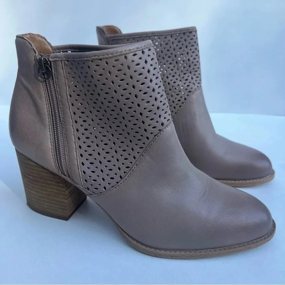 Sofft Leather Perforated Nude Ombré Block Heel Side Zipper Ankle Bootie Size 10M